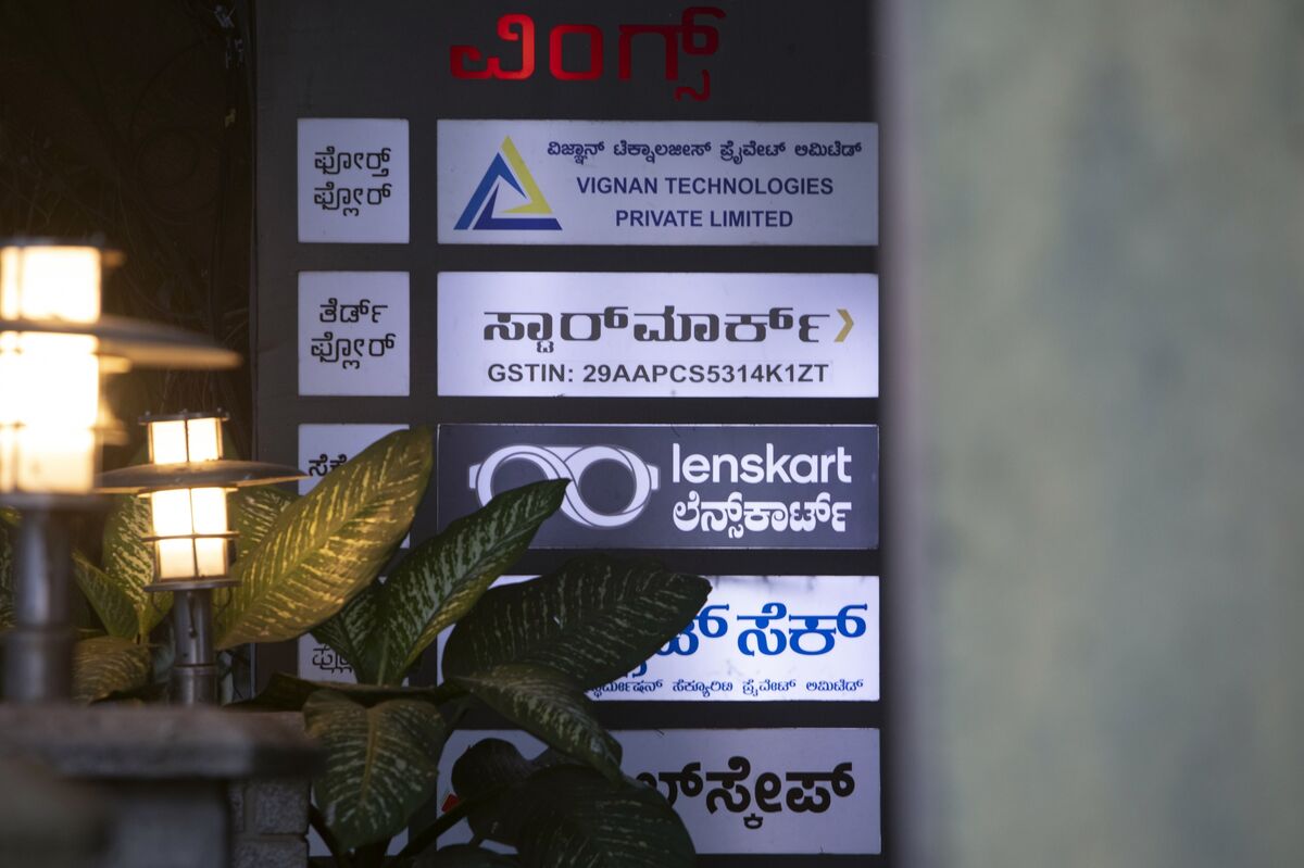 SoftBank-Backed Lenskart Plans to File $1 Billion IPO