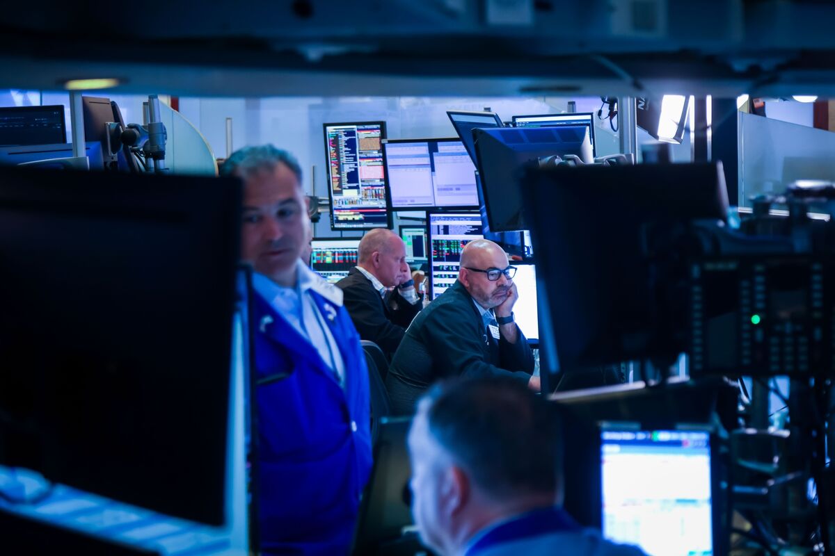 US Stocks Steady as Retail Sales Ease Economic Slowdown Concerns