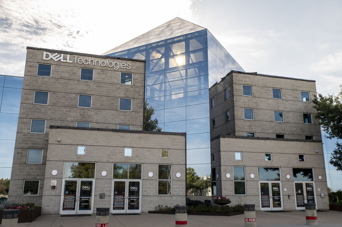 Dell Falls After Reporting Tighter Profit Margins on Servers