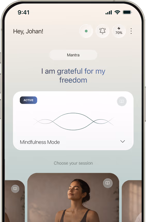 Mindfulness app screen showing mantra I am grateful for my freedom and active Mindfulness Mode session.