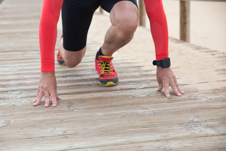 coureur effectuant un entraînement fractionné pour améliorer sa VO2max