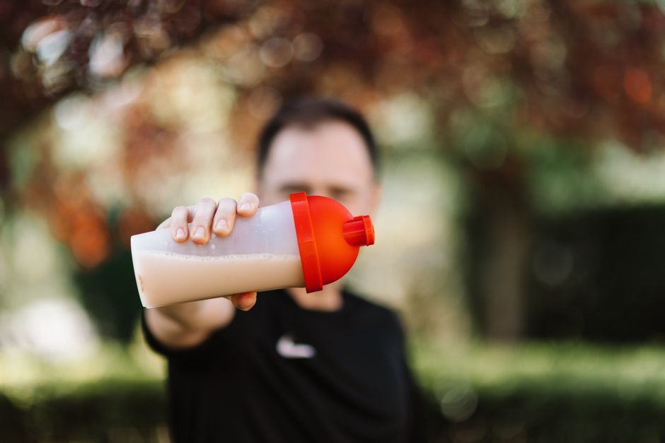 Shaker de whey yami nutrition pour compléments alimentaires sportifs