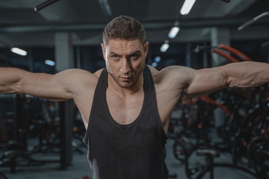 exercices pour muscler les omoplates en salle de sport