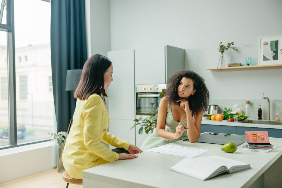 Coach nutrition en consultation personnalisée avec un client