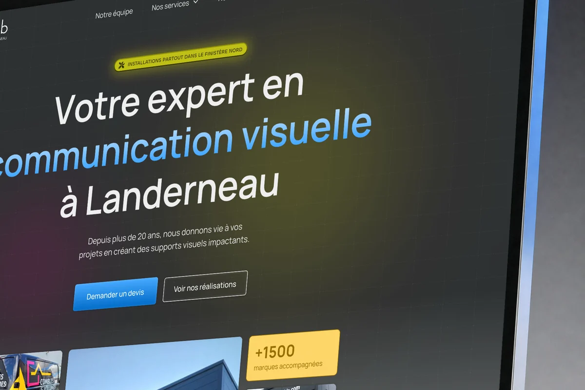 Site web Decopub réalisé par l'agence Apollo à Brest : gros plan sur la page d'accueil