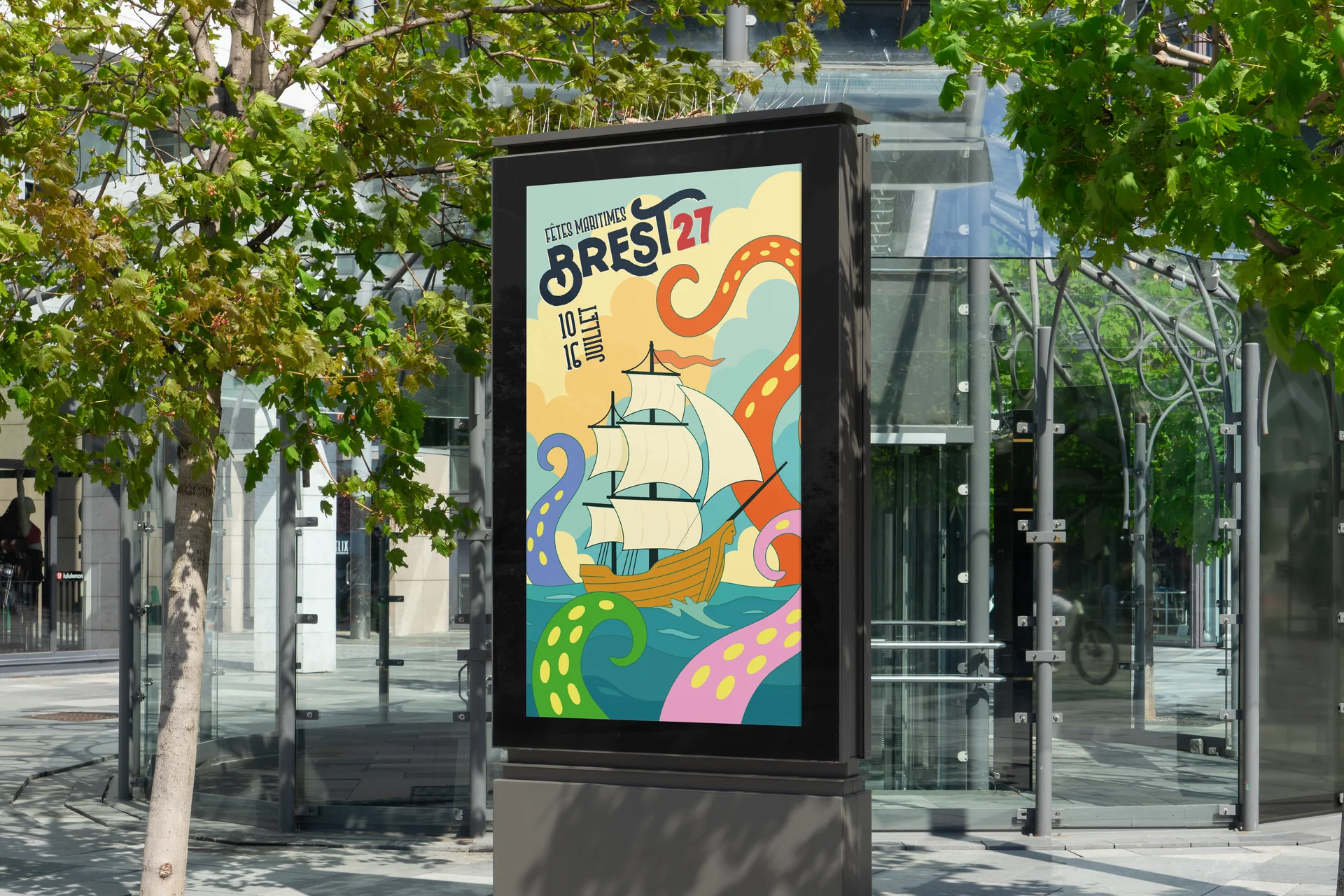 Affiche Brest 27 dans un abribus en ville, concept graphique de l'agence Apollo