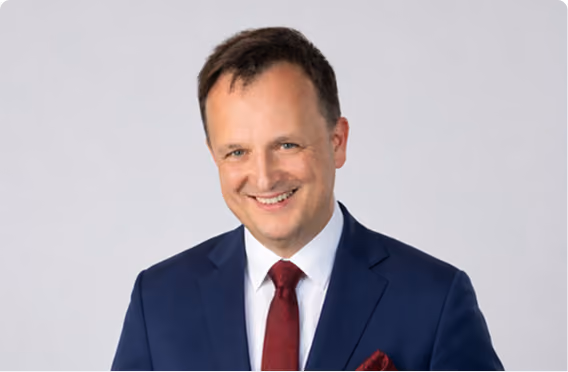 Tomasz Sroka, aplikant radcowski w kancelarii BCW, oferujący kompleksowe doradztwo prawne w złożonych sprawach.