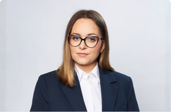 Katarzyna Bedka, aplikantka radcowska w kancelarii BCW, z doświadczeniem w negocjacjach i przygotowywaniu dokumentacji prawnej w sprawach cywilnych i gospodarczych.