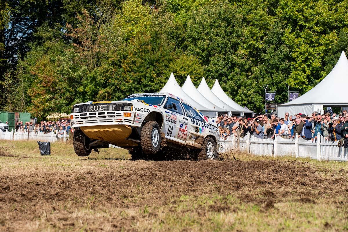 Rallyauto in actie tijdens de Trial
