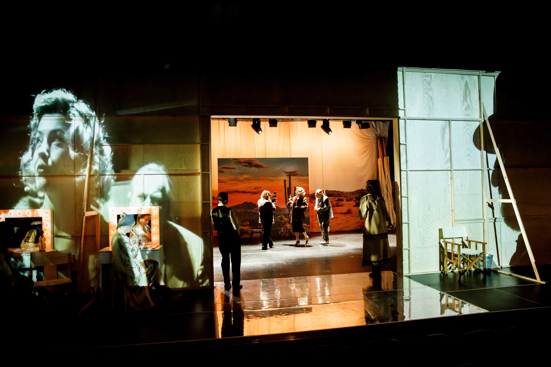 Ujęcie ogólne na całość sceny z boku. Fot: Krzysztof Bieliński