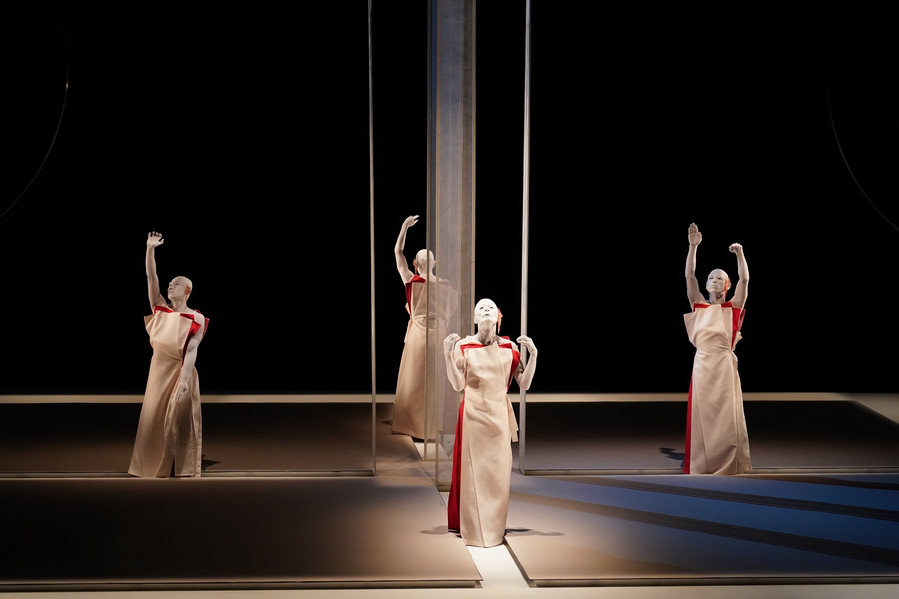 Czterech tancerzy na scenie. Fot. materiały prasowe