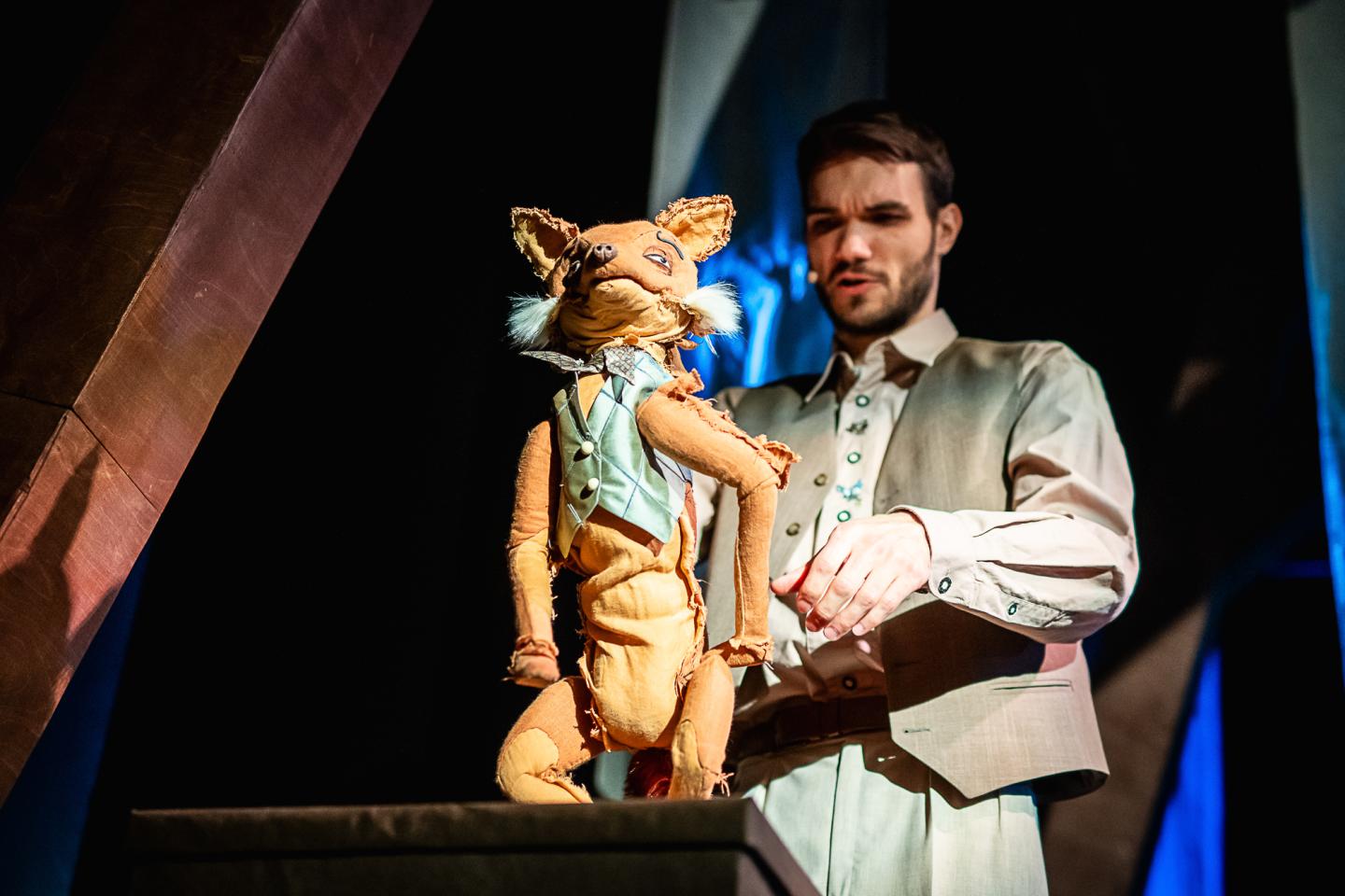 Aktor animujący lisa. Fot. Maciej Zakrzewski