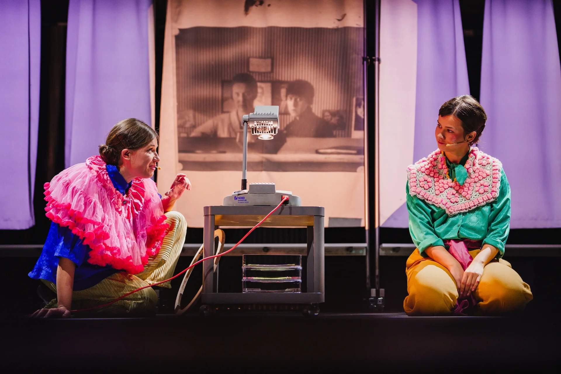 Dwie aktorki rozmawiają. Fot. Piotr Nykowski