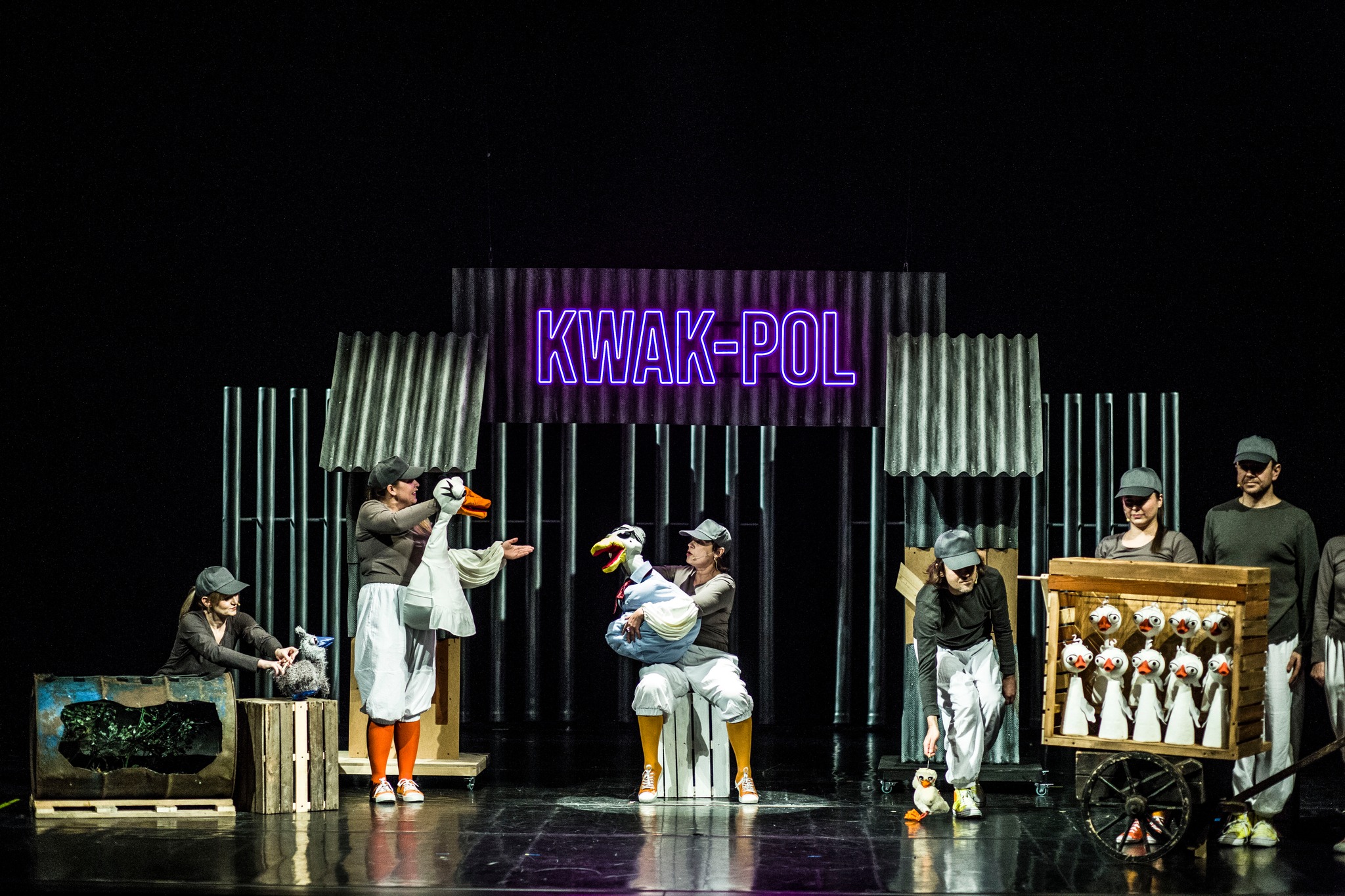 Scena zbiorowa. Fot: Magdalena Tramer