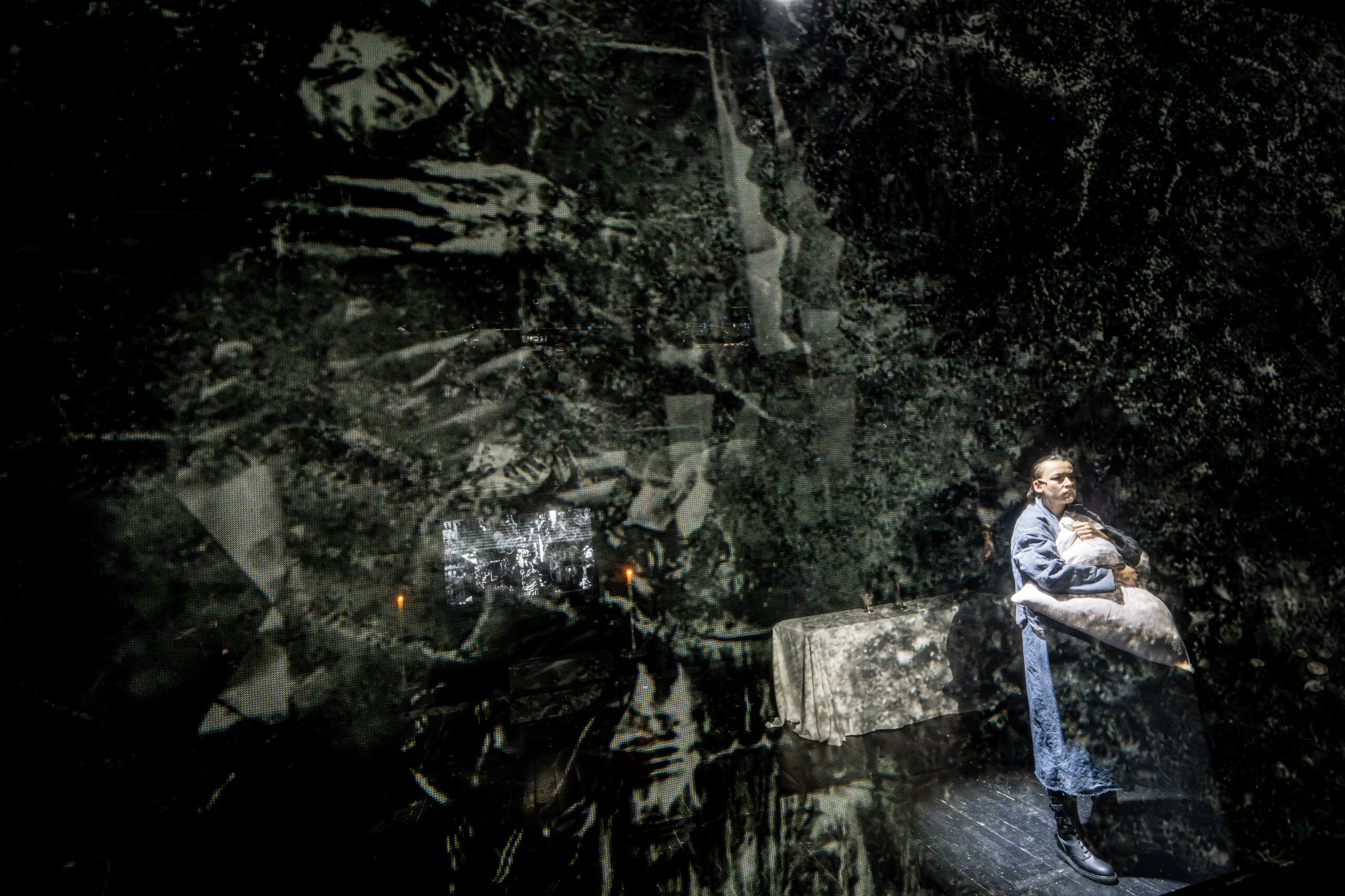 Wizualizacja na całej scenie. Fot: Wojciech Szabelski