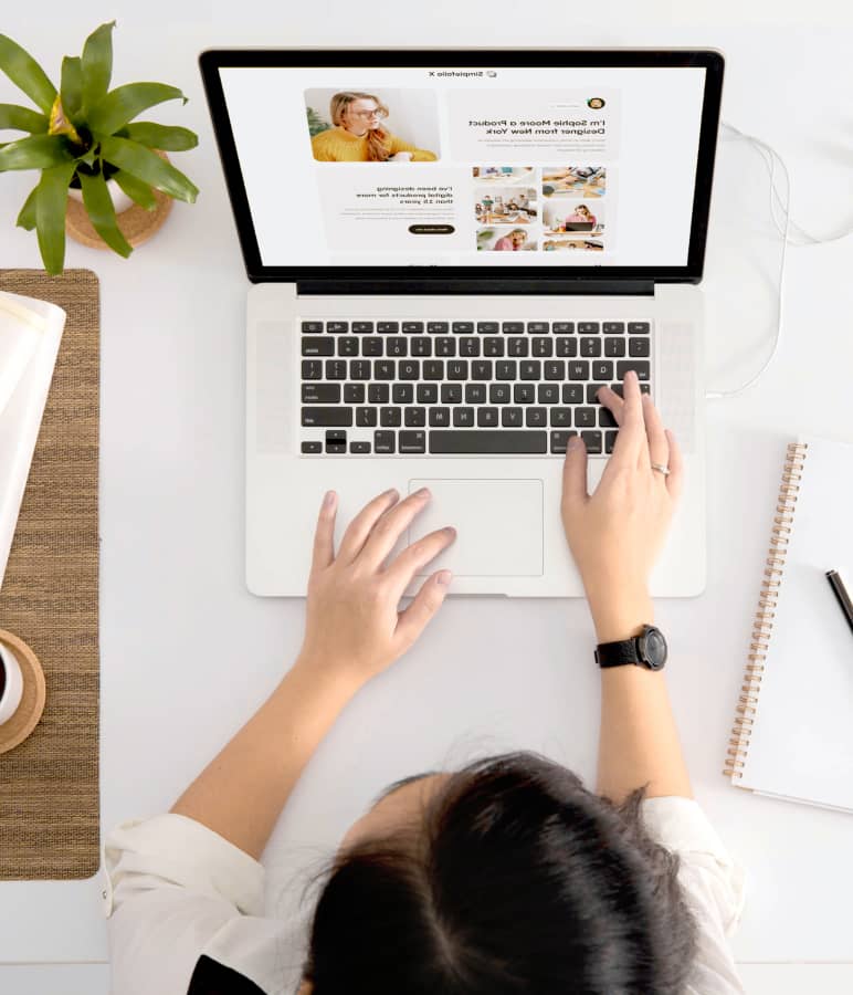 Working Woman Image - Simplefolio X Webflow Template