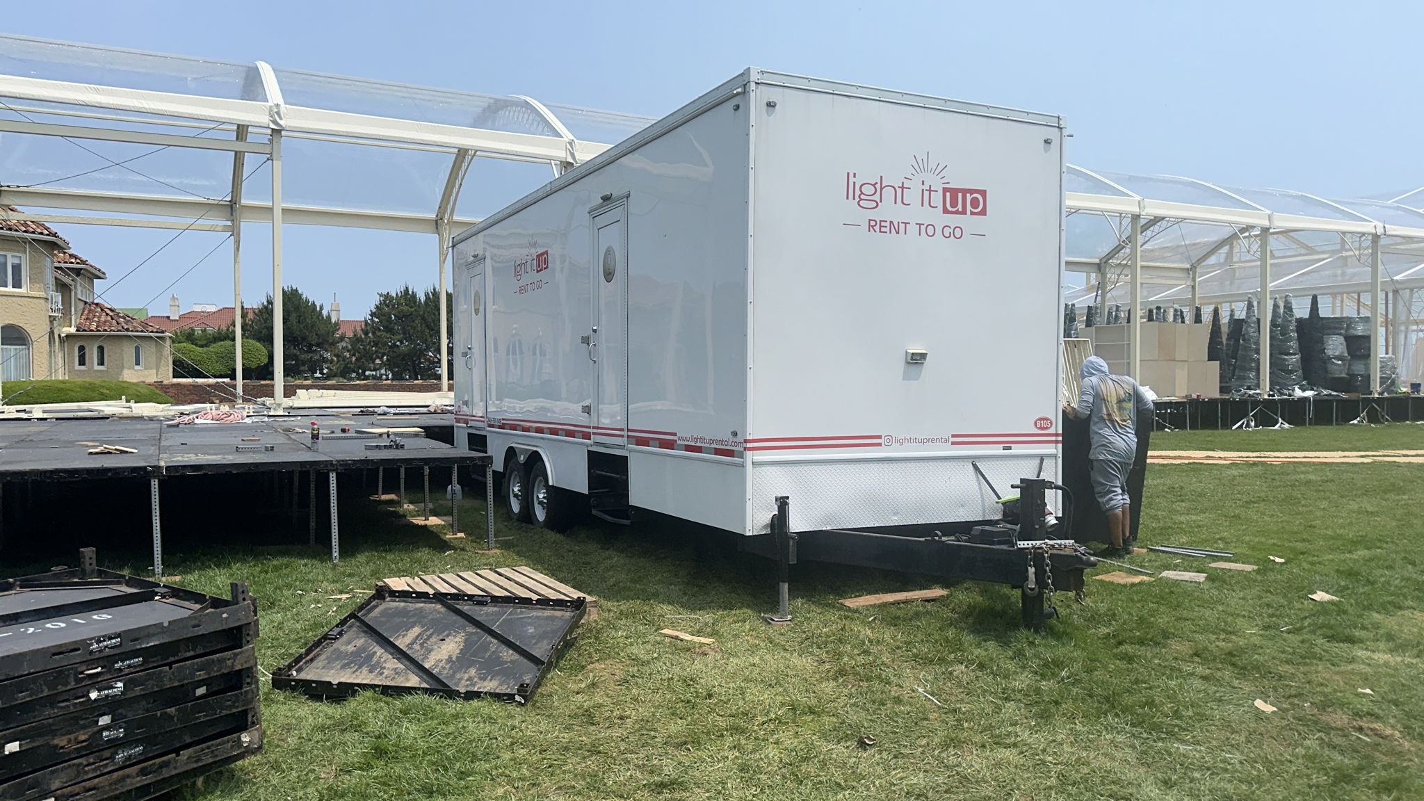 11-station-restroom-trailer-in-field-for-event