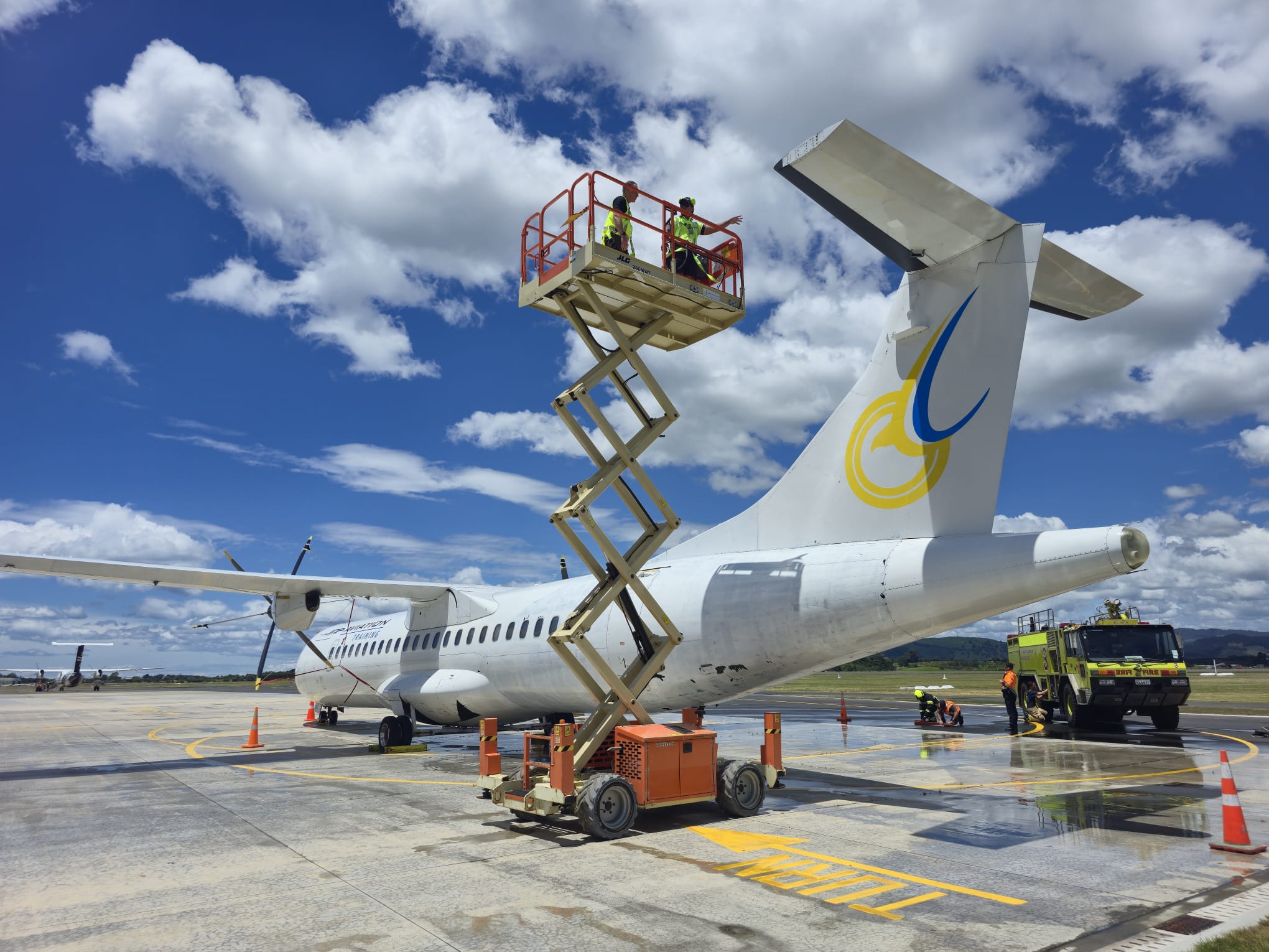 Simultaneous trainings at the aircraft