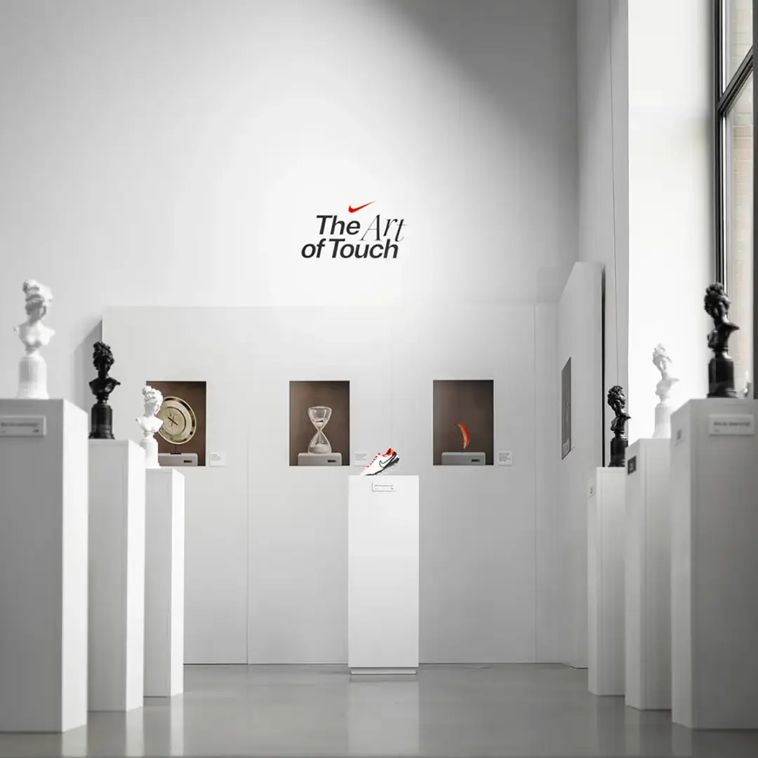 The Art of Touch Event, fivekit, Kunst trifft Sport, Büsten im Eingangsbereich.