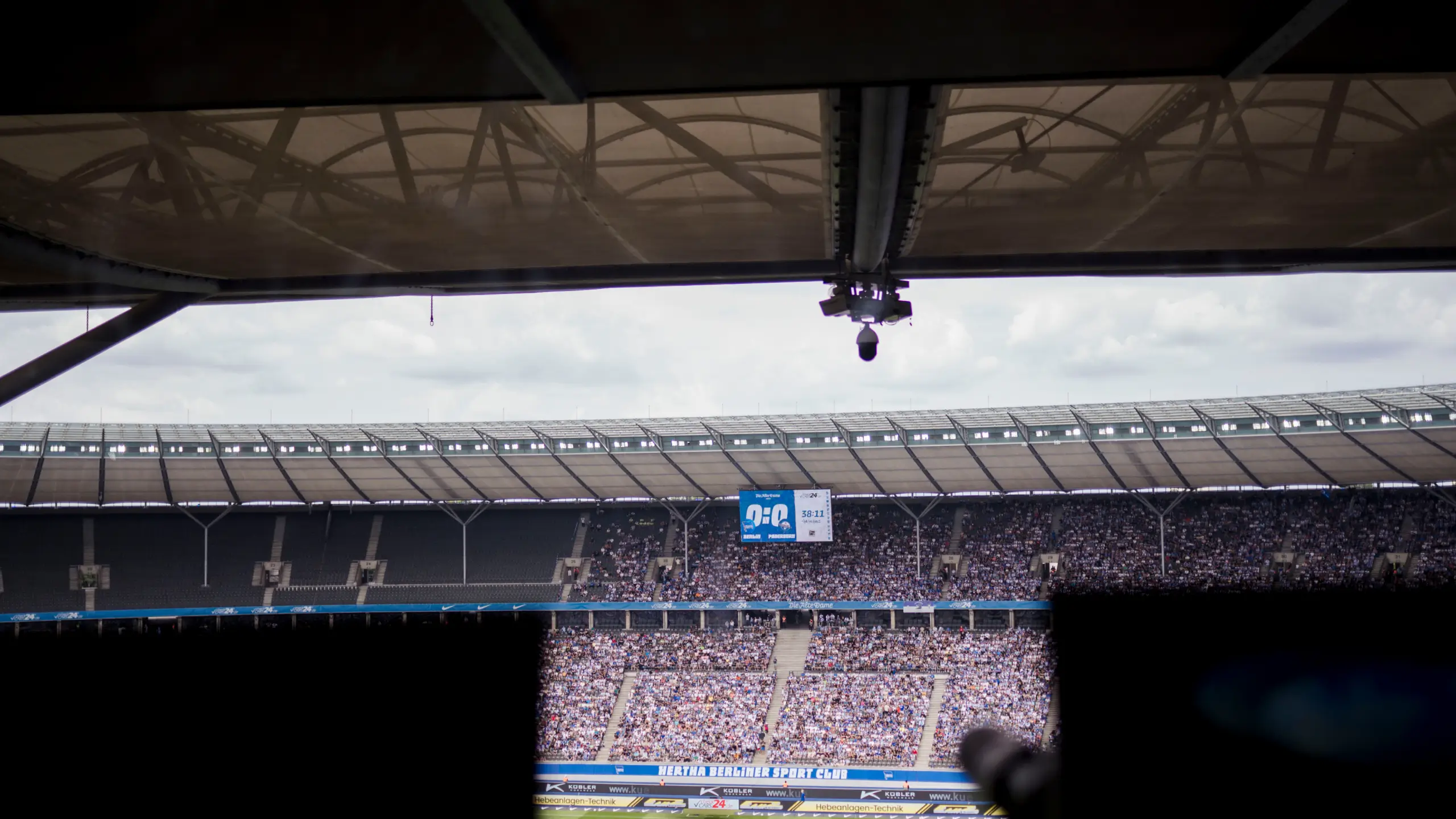 fivekit steuert Stadion-TV im Olympiastadion, Bundesliga-Spiel Hertha BSC.