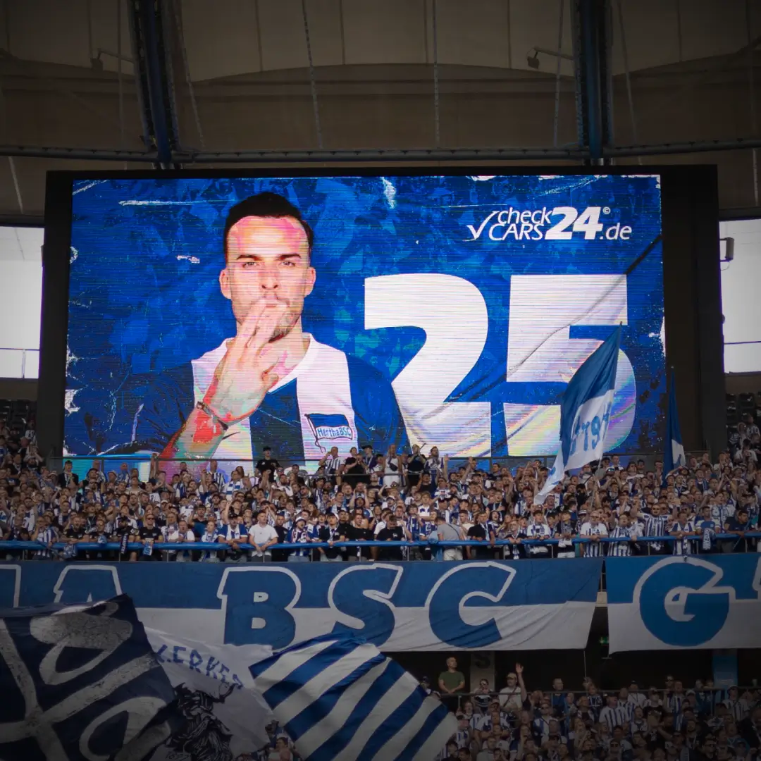 Fußballfans im Olympiastadion, Hertha BSC Heimspiel, fivekit Visuals.