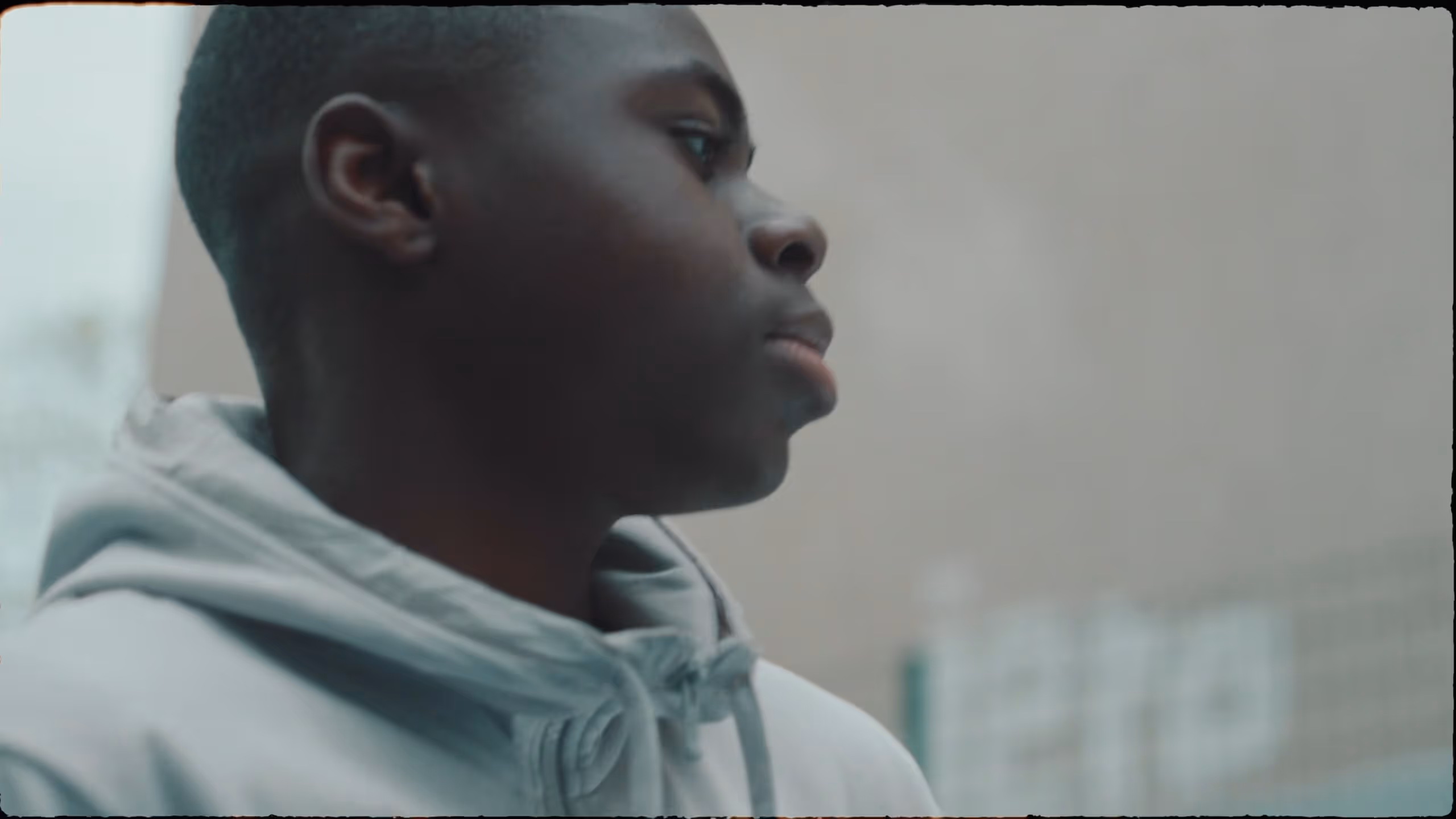 fivekit Kameraarbeit, Hertha Film, urbaner Fußball, Neonlicht-Ästhetik.