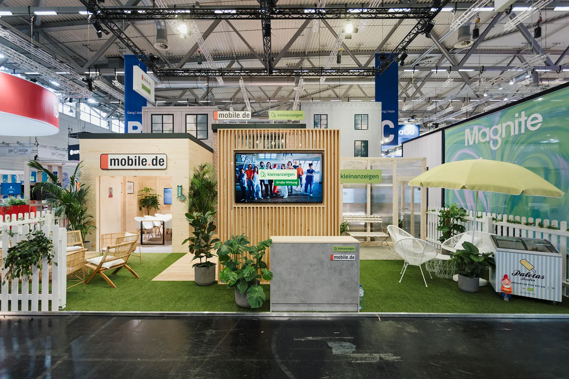 mobile.de Messestand DMEXCO 2023, fivekit, Garage als Meetingraum.