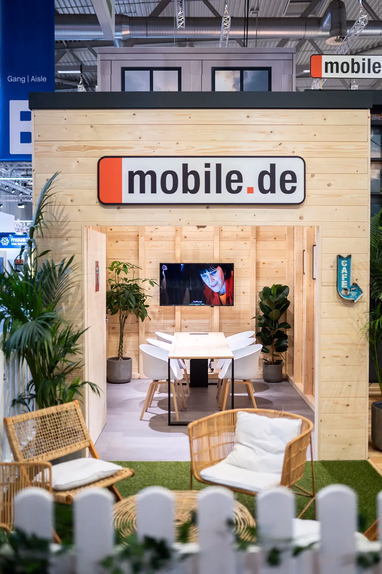 mobile.de Stand DMEXCO, fivekit, Lounge und Networking-Fläche.