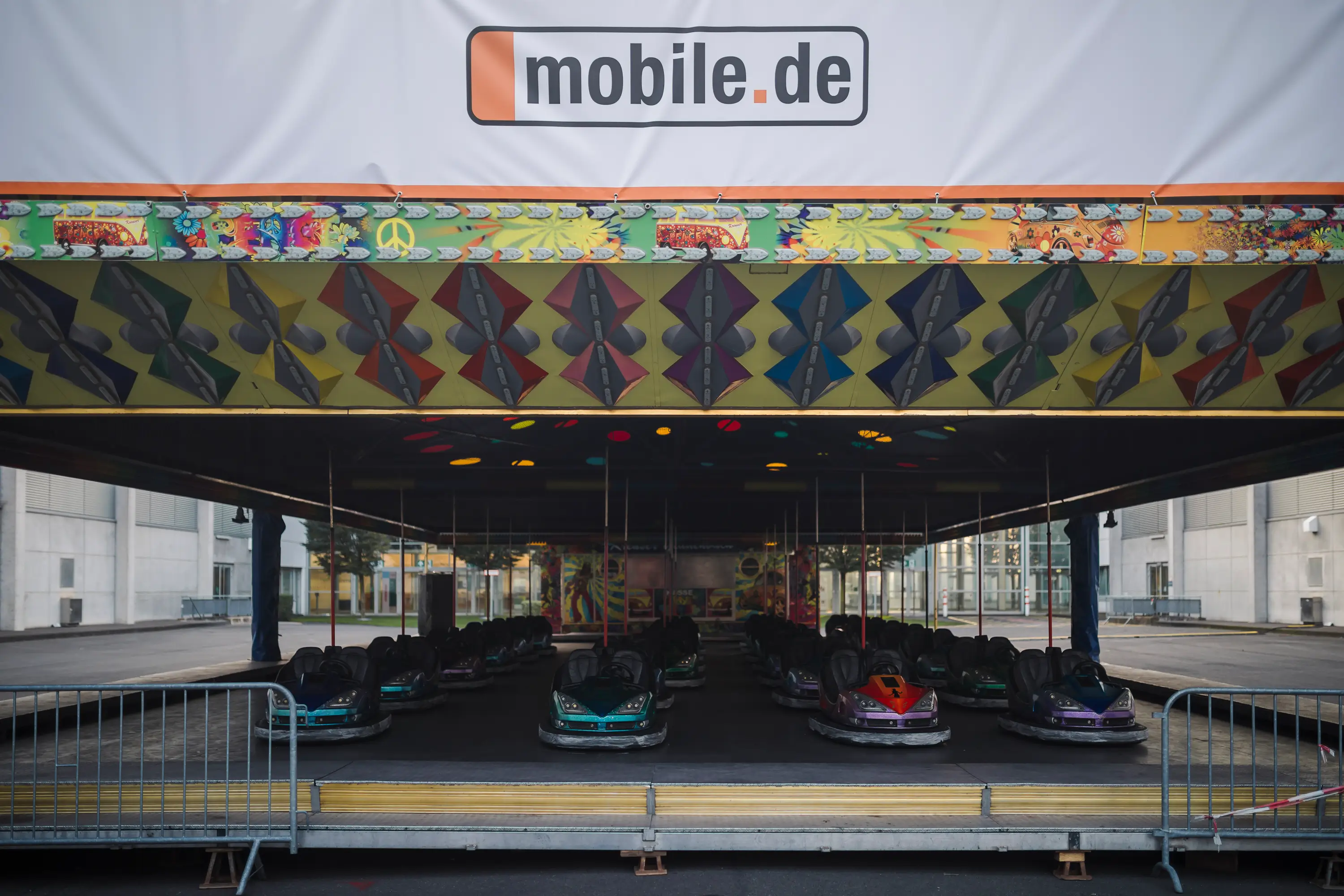 mobile.de Container-Messestand, fivekit, interaktive Autoscooter-Fläche.