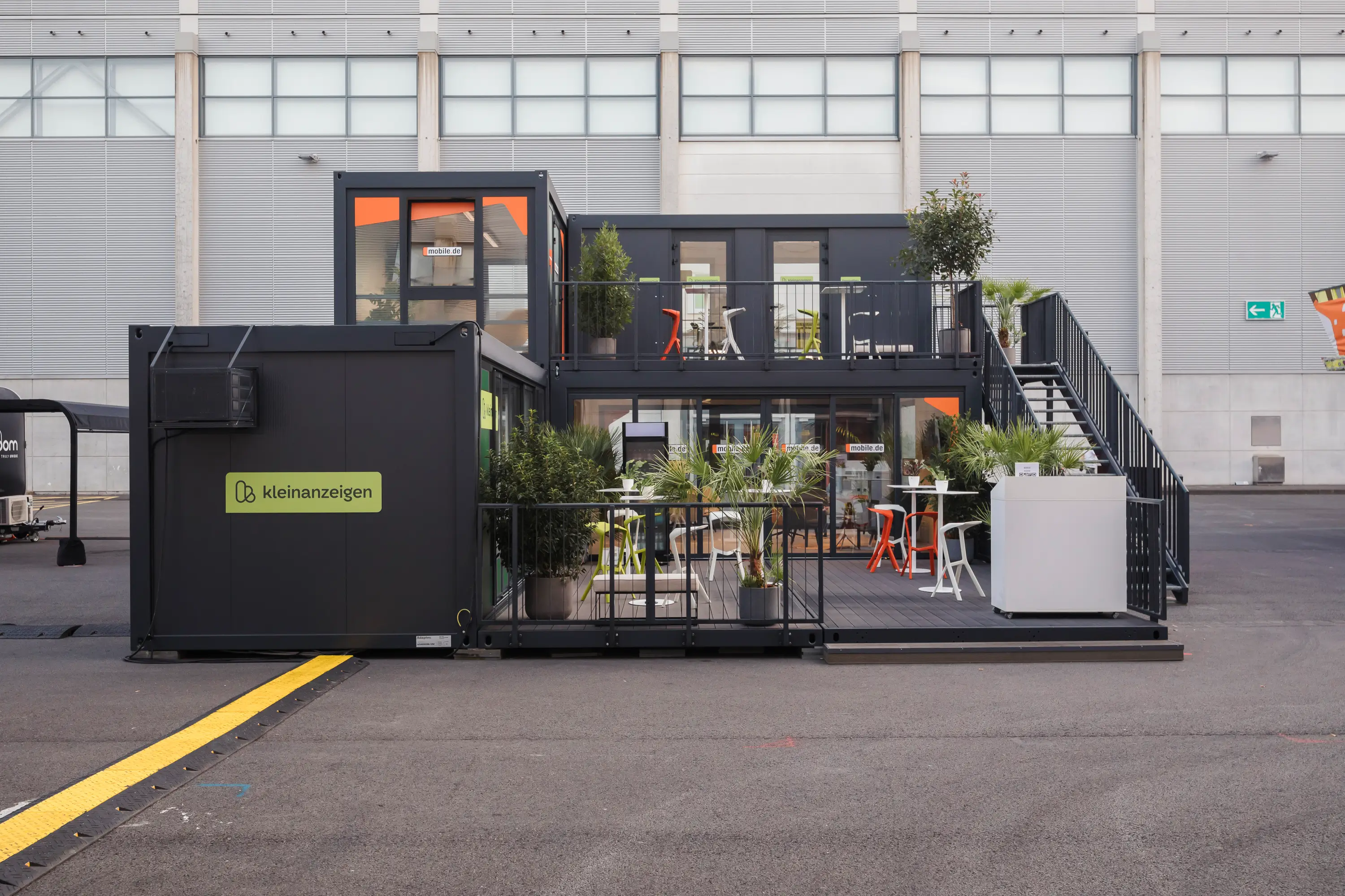 mobile.de Outdoor-Stand, fivekit Eventdesign, Meetingräume und Lounge.