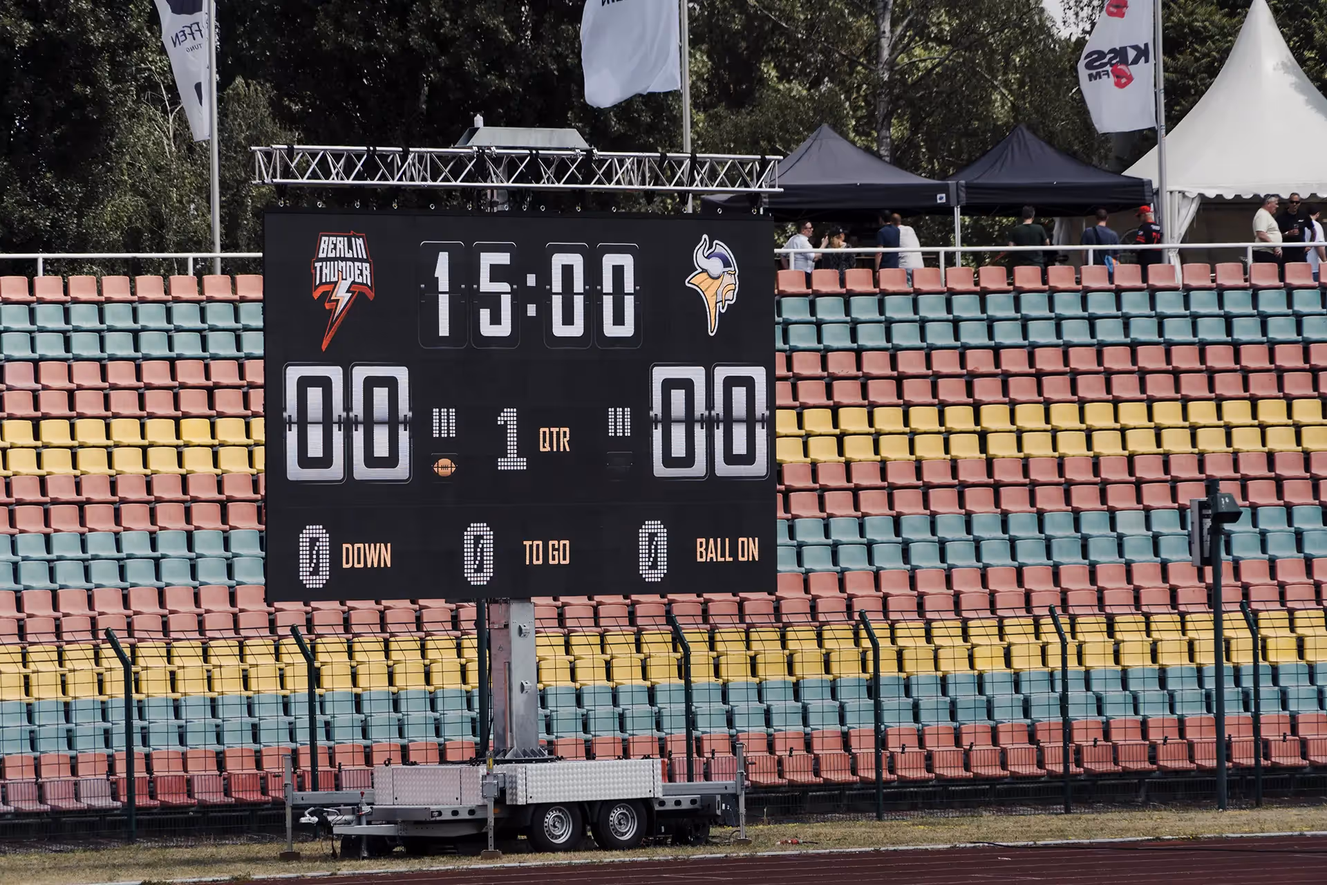 Berlin Thunder Stadion TV, fivekit Projekt, LED-Wand mit Football-Animation.