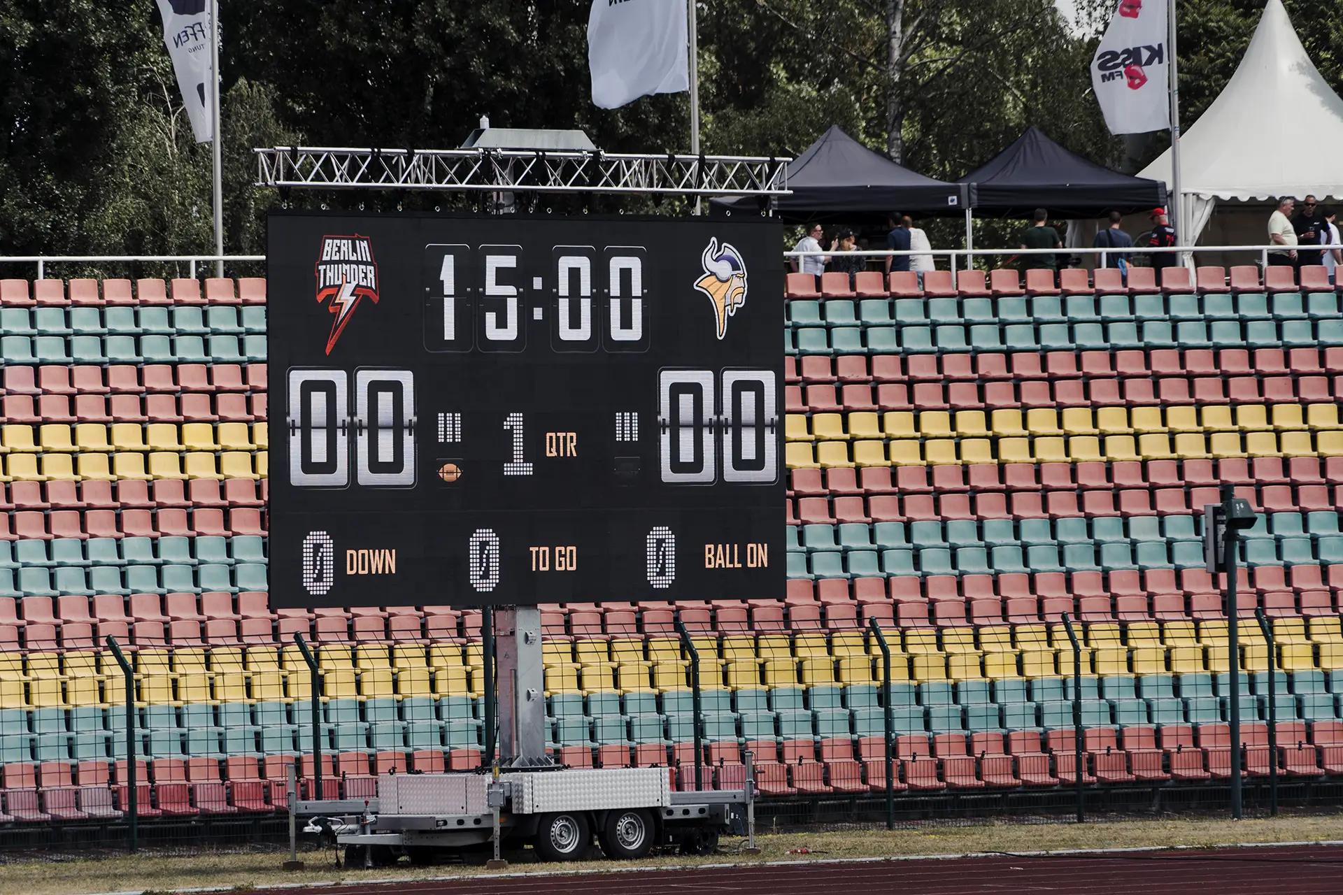 Berlin Thunder Stadion TV, fivekit Projekt, LED-Wand mit Football-Animation.