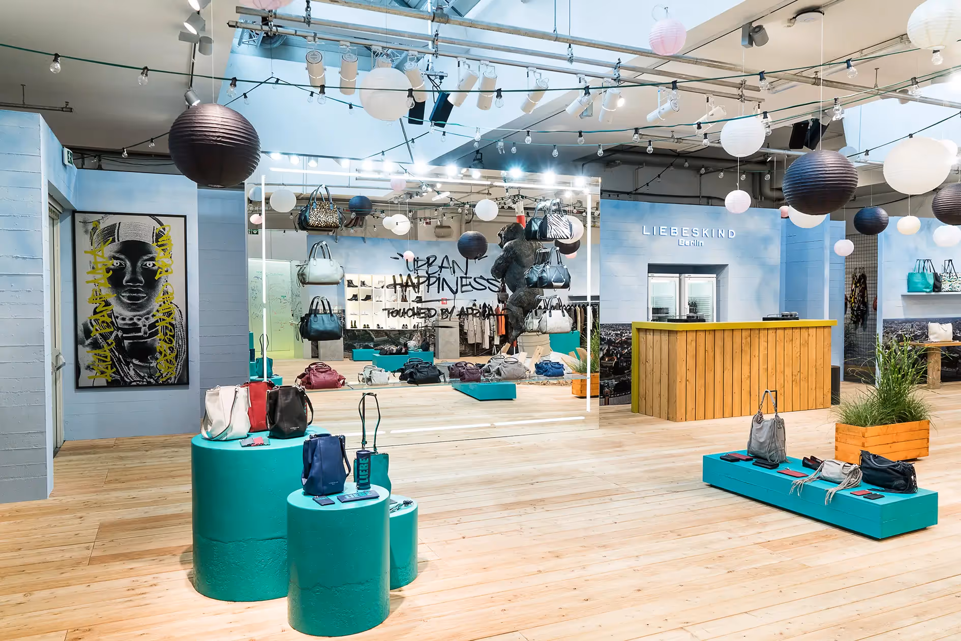 Detailaufnahme Liebeskind Messestand, PREMIUM, Gorilla-Installation am Fernsehturm, Eventdesign fivekit.