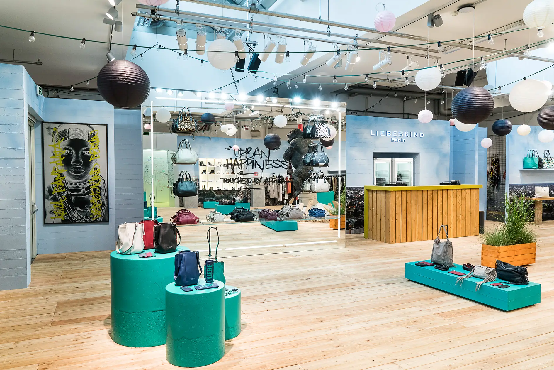 Detailaufnahme Liebeskind Messestand, PREMIUM, Gorilla-Installation am Fernsehturm, Eventdesign fivekit.