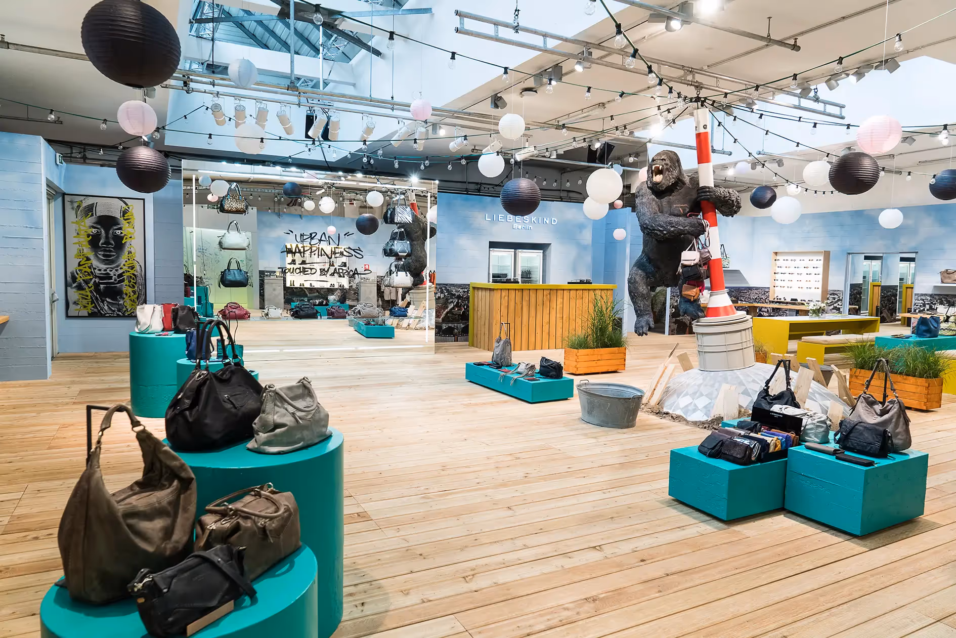 Liebeskind Berlin, PREMIUM Messe, Agentur fivekit, urban-afrikanisches Raumkonzept mit starken Kontrasten.