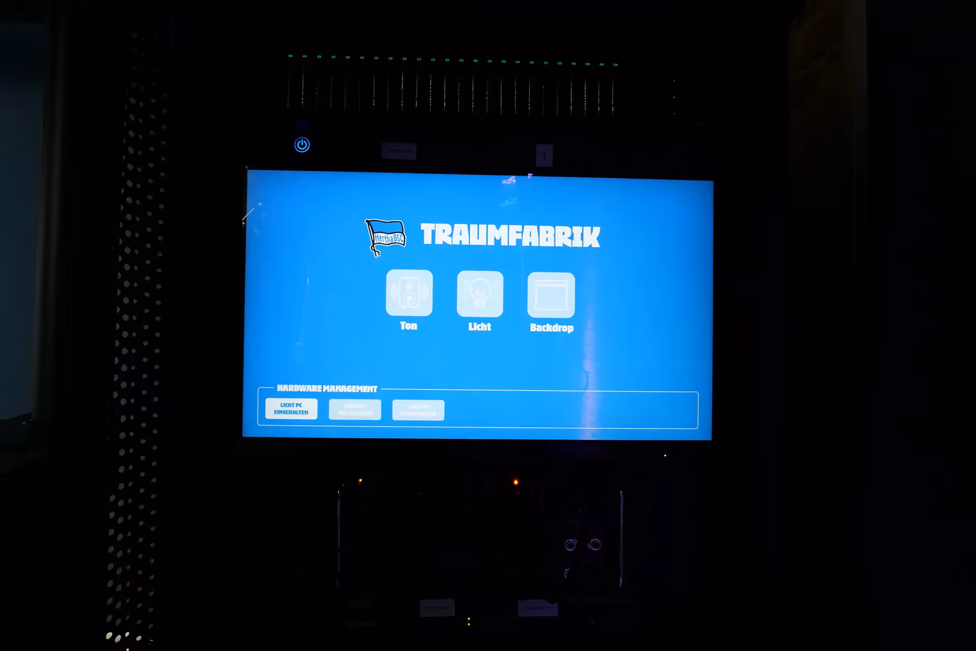 Hertha Studio mit 16:9 Screens, fivekit Projekt, immersive Experience.