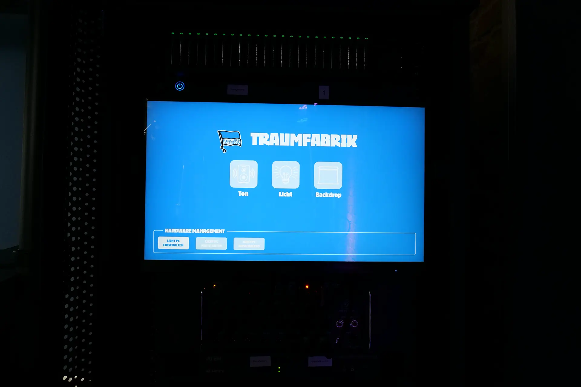 Hertha Studio mit 16:9 Screens, fivekit Projekt, immersive Experience.