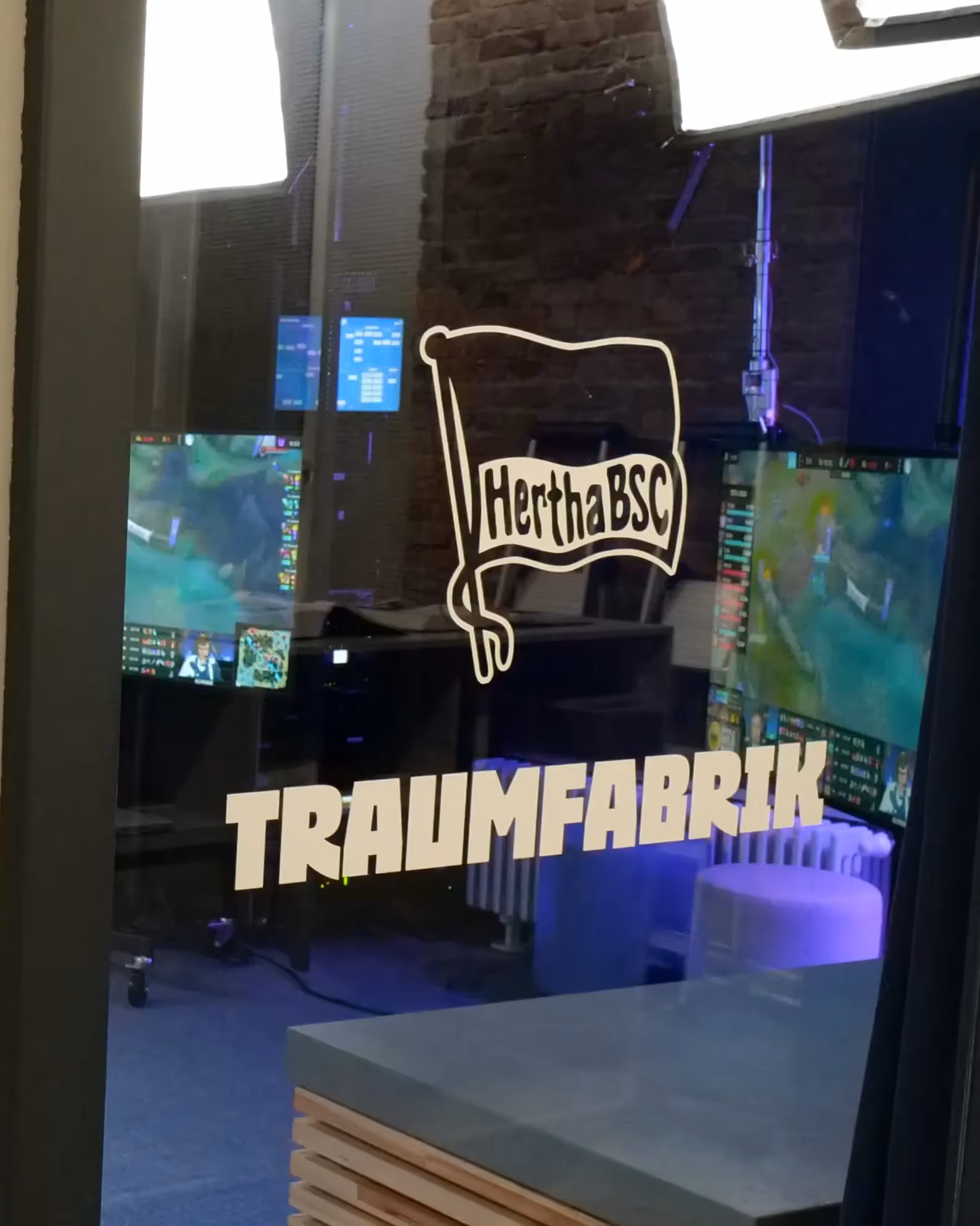 Hertha BSC Studio, fivekit, Onboarding Space mit Screens und Projektion.