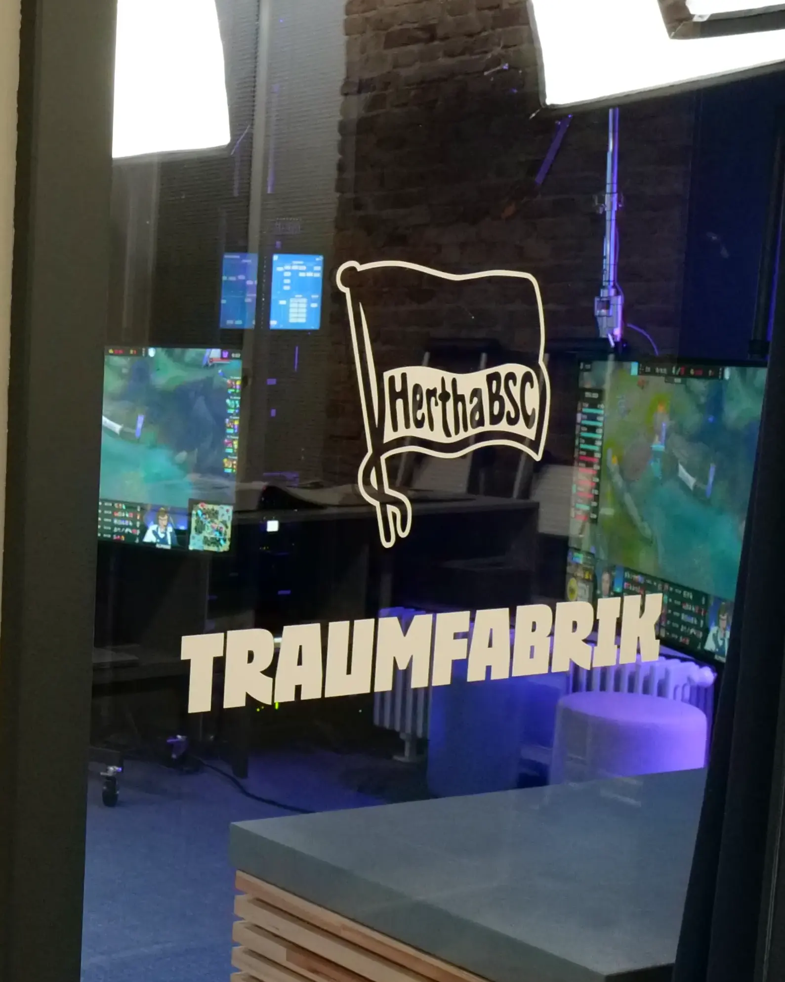 Hertha BSC Studio, fivekit, Onboarding Space mit Screens und Projektion.