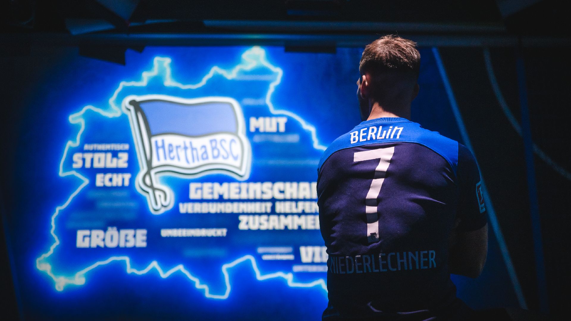 fivekit entwickelt Hertha BSC Studio, Content Hub mit Licht- und Klangkonzept.