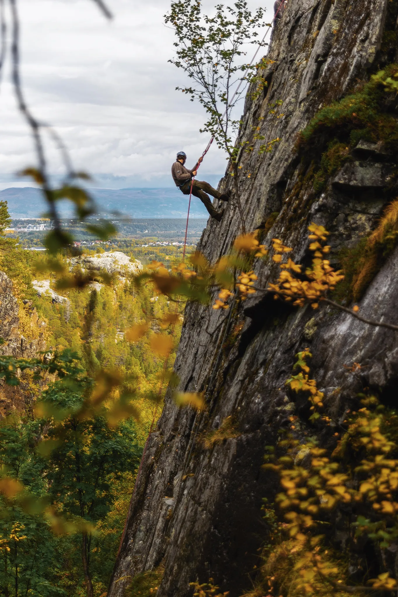 fjellklatring i godt vær