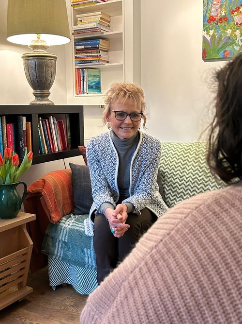 Melanie Plant speaking with client in a therapy setting
