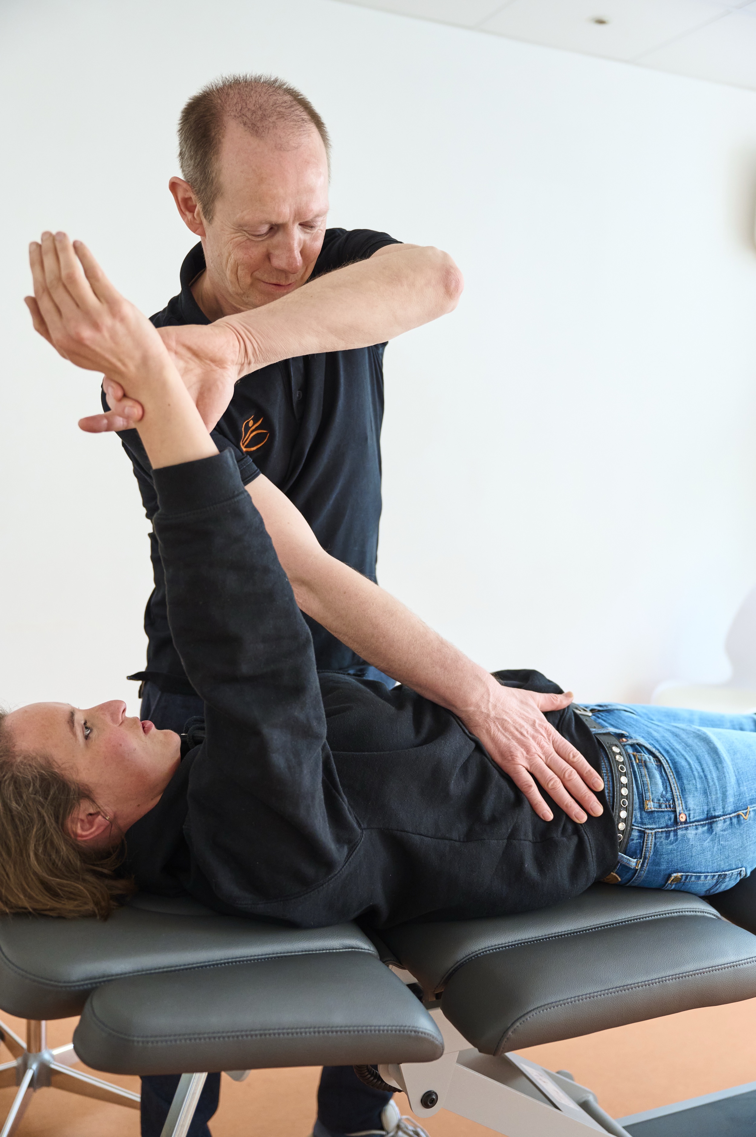 Manuelle Therapie bei Tinnitus und Nackenverspannungen in der PhysioLounge Hamburg Blankenese