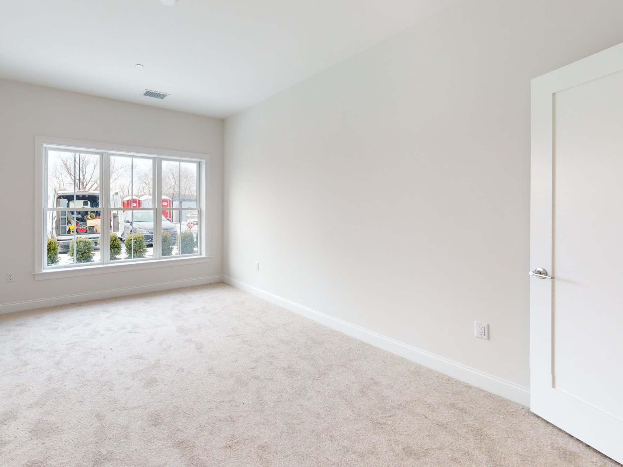 Guest bedroom in the Breeze IV at Featherwinds in Halifax MA