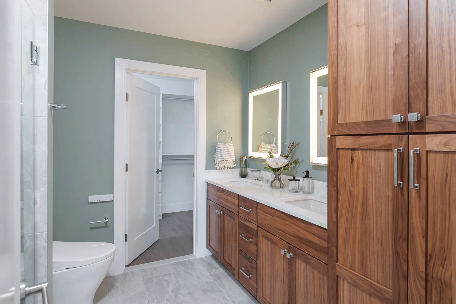 Primary Bath in the Wind at Featherwinds in Halifax MA