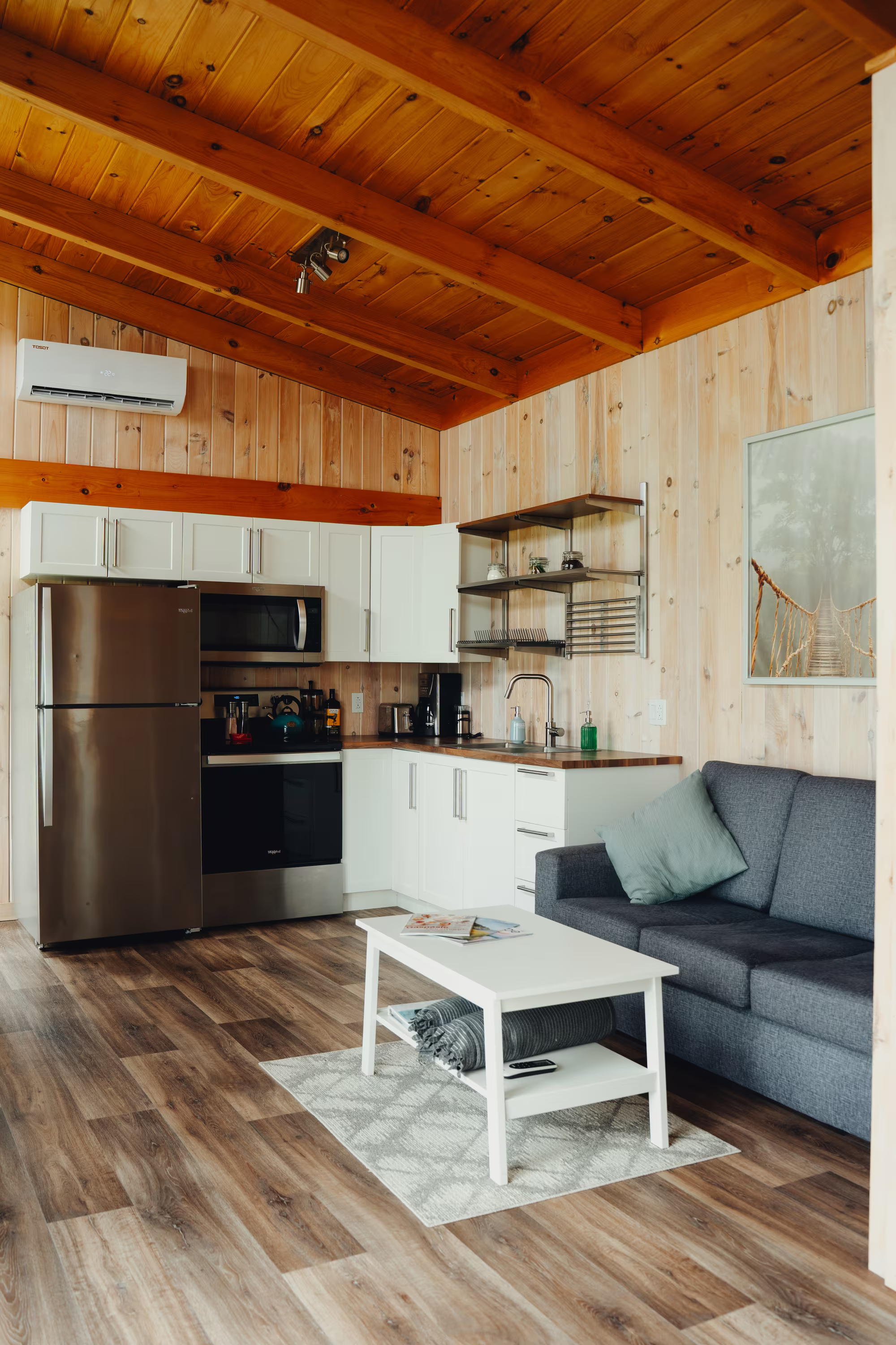Cuisine ouverte sur le séjour du chalet arrière