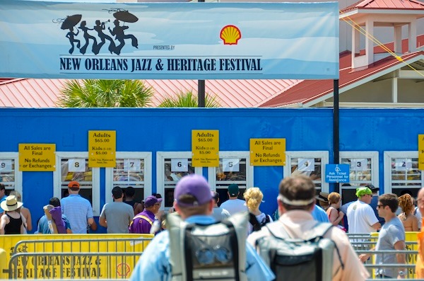 people lining up for the jazz festival in new orleans
