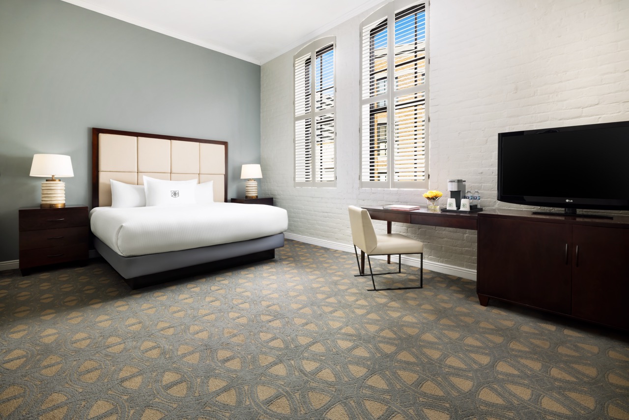 Premier King Executive view of bed with windows and tv