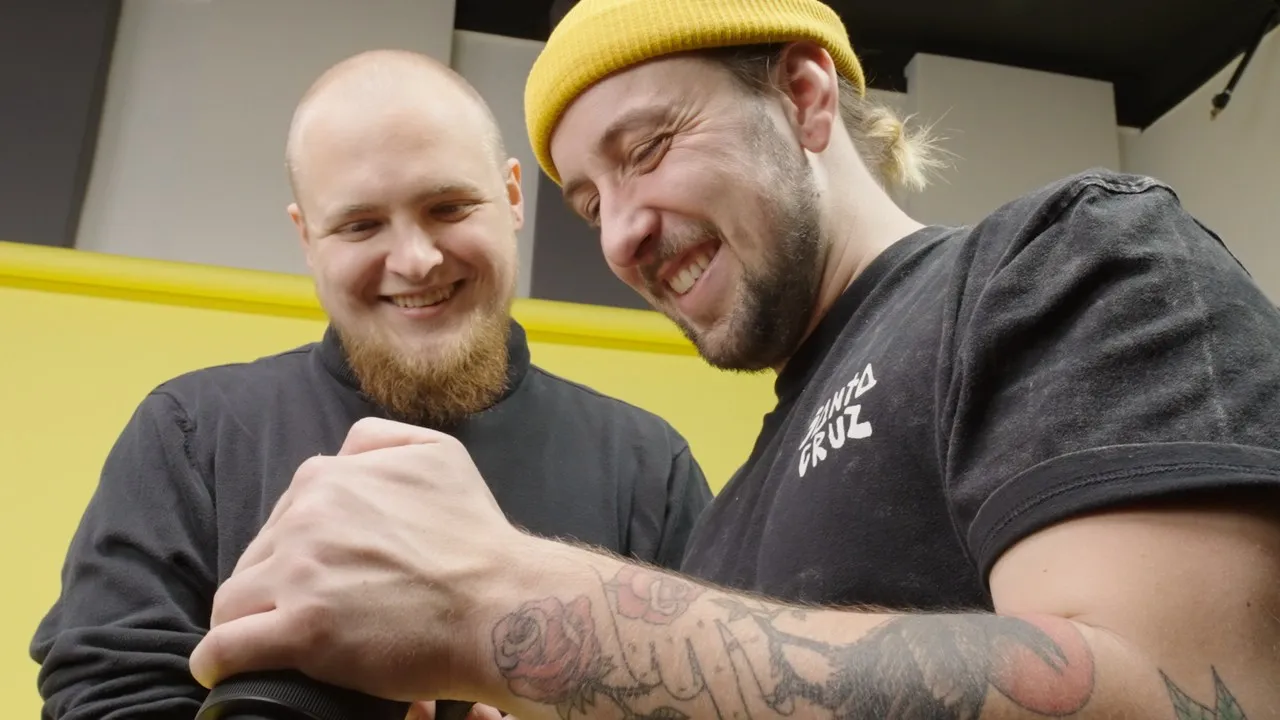 Joco und Manu im Studio B bei den Drehaufnahmen für Nicos Abschlussfilm