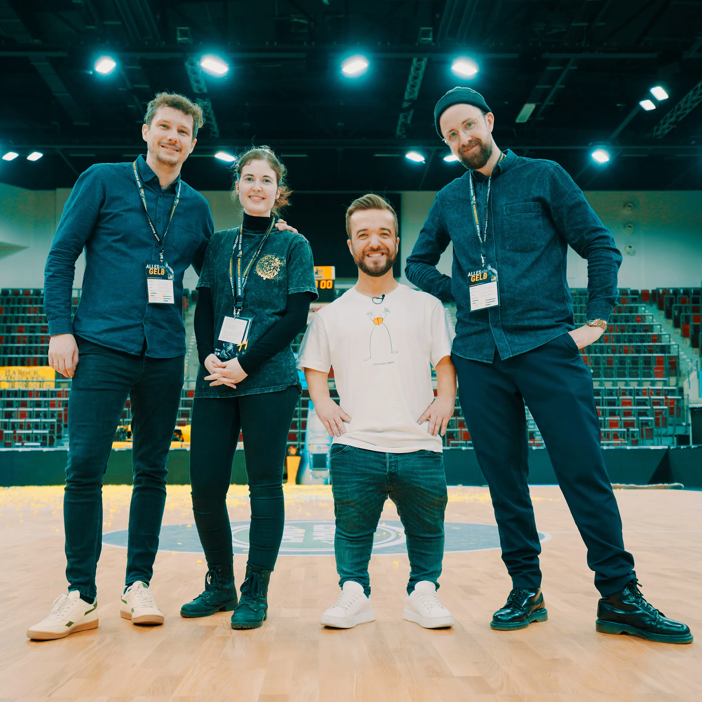 Das Team steht mit Mathias Mester in der MHP-Arena